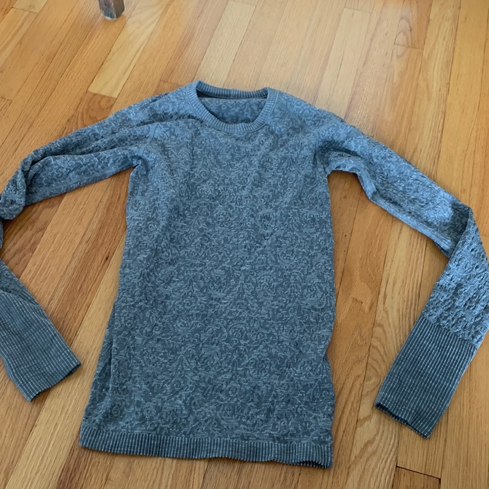 Long sleeve lulu lemon workout top